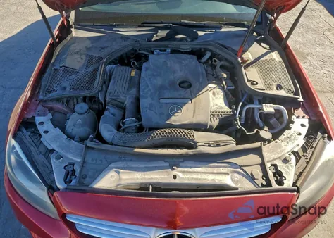 2017 Mercedes-Benz C 300 z USA, uszkodzony, nr VIN 55SWF4JB0HU232822